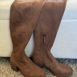 Brown suede stretch, knee high boots